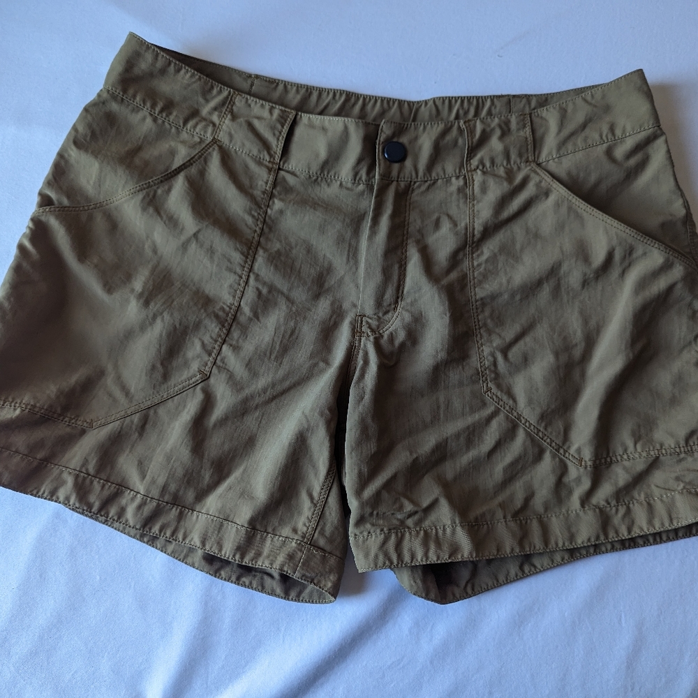 Mountain Hard Wear Women's Shorts Size 10 in Brown